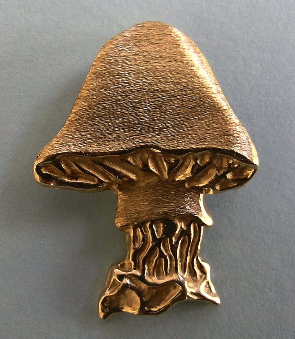Original 14K gold  cast Allman Brothers mushroom  pendant . It is shown on the back cover of the I'm No Angel LP/CD as worn by Gregg Allman and other band members. Also was worn by all band members on front cover of 